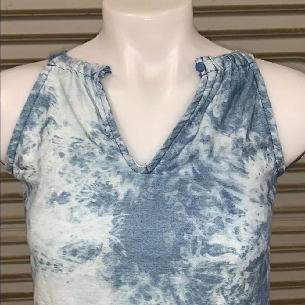 🛍️INC size 0 denim looking top with lace accent - Picture 4 of 7